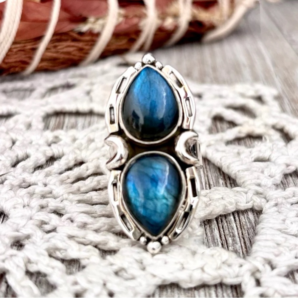 Foxlark Alchemy Mystic Moons Labradorite Ring, Size 5- like new!!